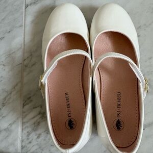 Girls patent Mary jane shoes